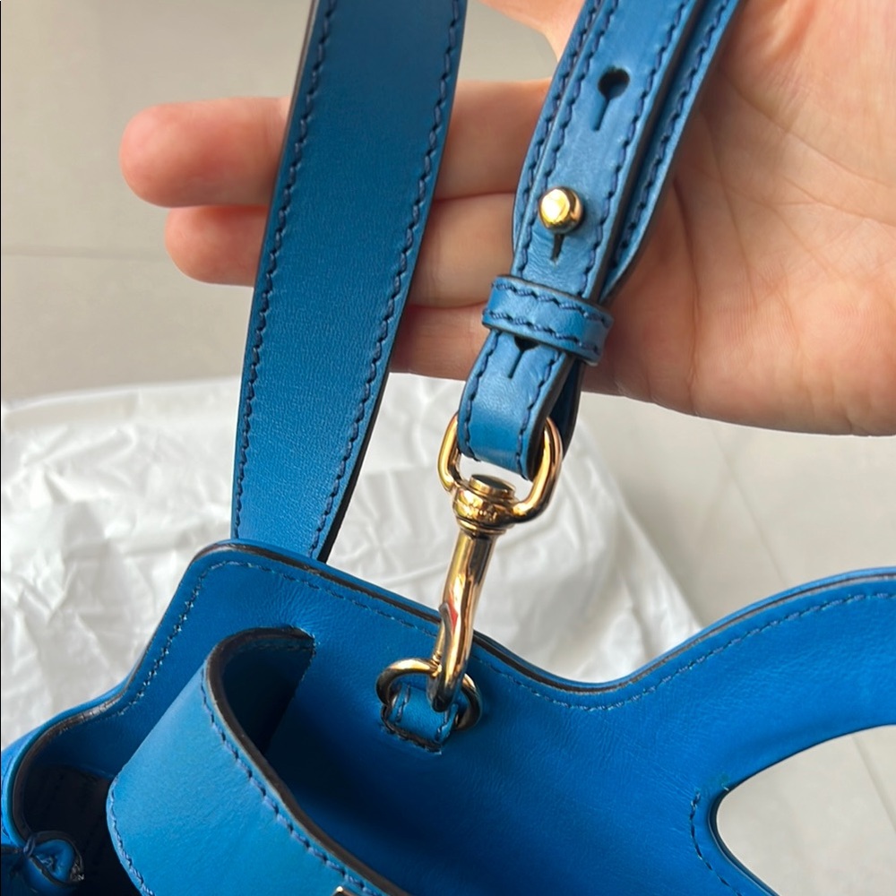 Salvatore Ferragamo Gancini Blue Leather 2 Way Handbag Like New Condition - Picture 14 of 15